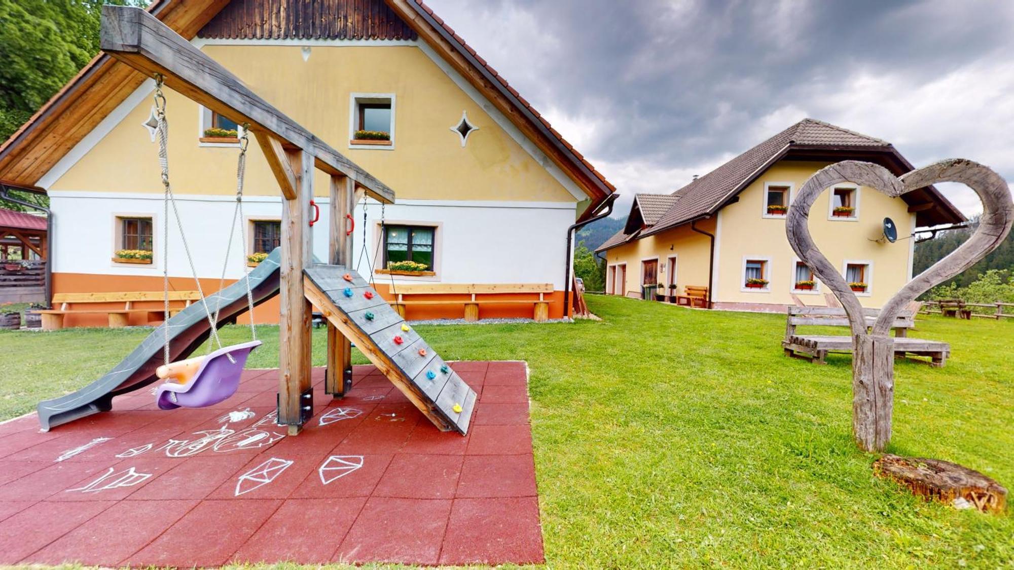 Tourist Farm Gradisnik Apartman Solčava Kültér fotó