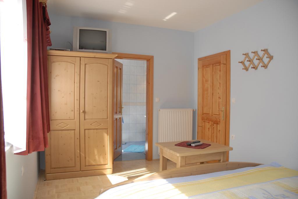 Tourist Farm Gradisnik Apartman Solčava Kültér fotó